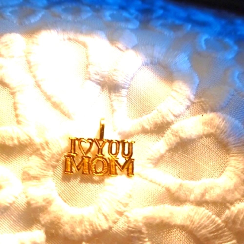 14 Kt Womens Gold Charm I Love You Mom